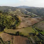 Near Vineyards Pool 펜션