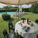 펜션 Near Vineyards Pool