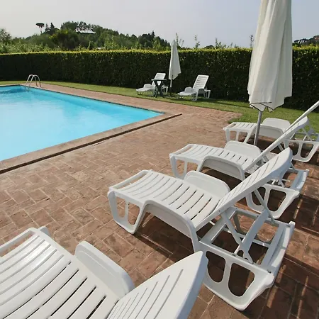 Near Vineyards Pool 펜션 *